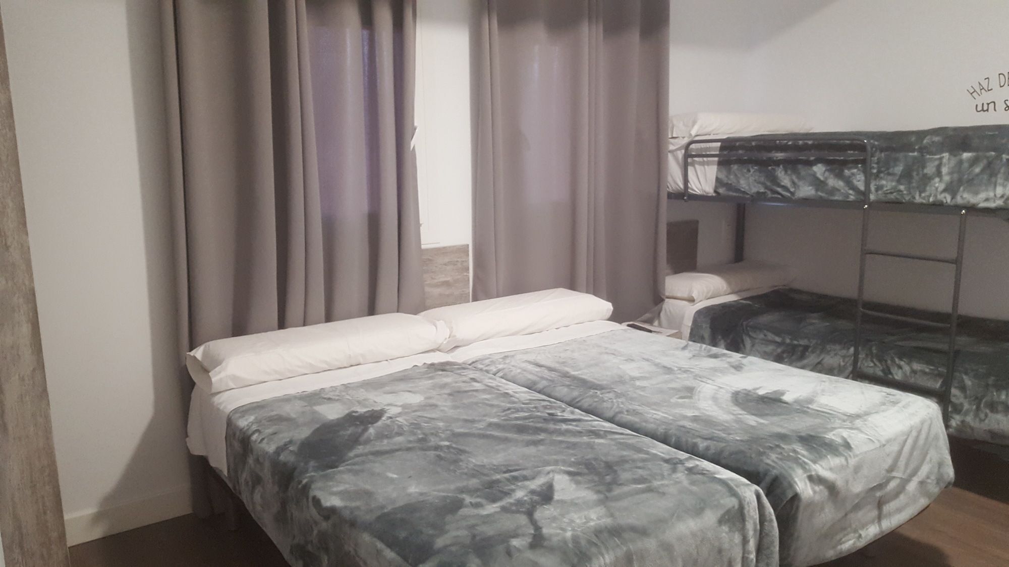 Deluxe Hostels & Suites מרידה מראה חיצוני תמונה